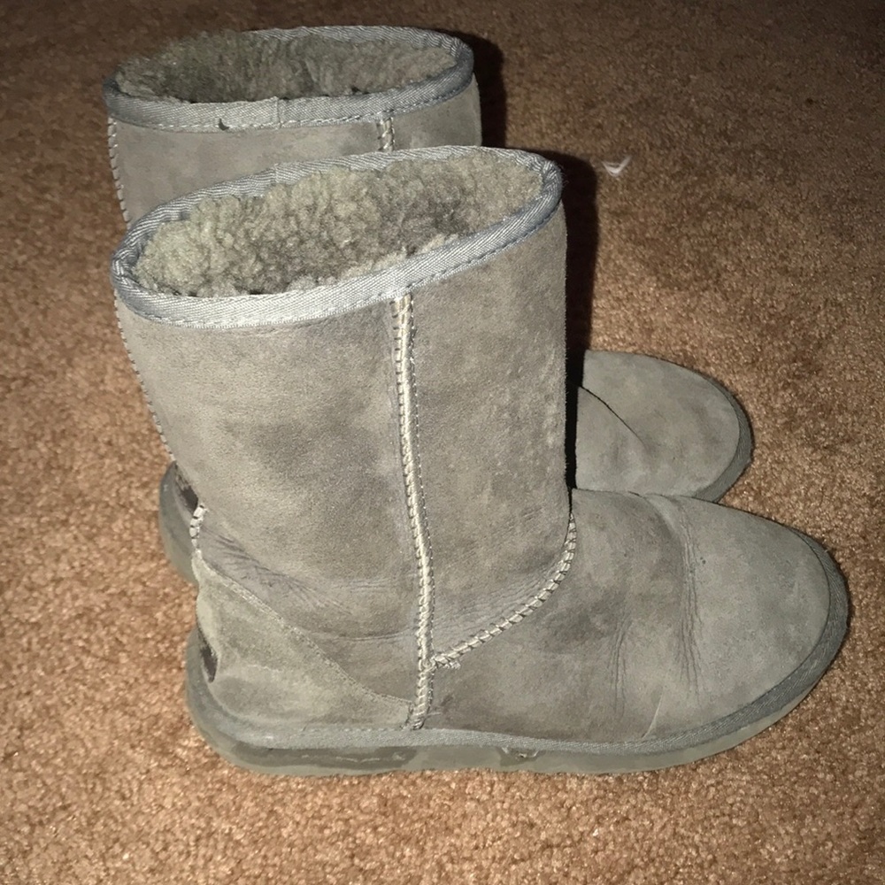 UGG BOOTS SIZE 8